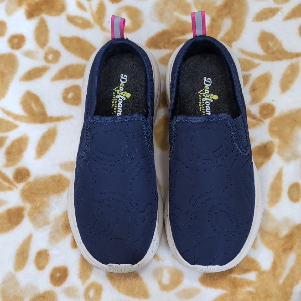 DEARFOAM Navy Blue Casual Slippers with Textured Fabric and Easy Slip-On Design
